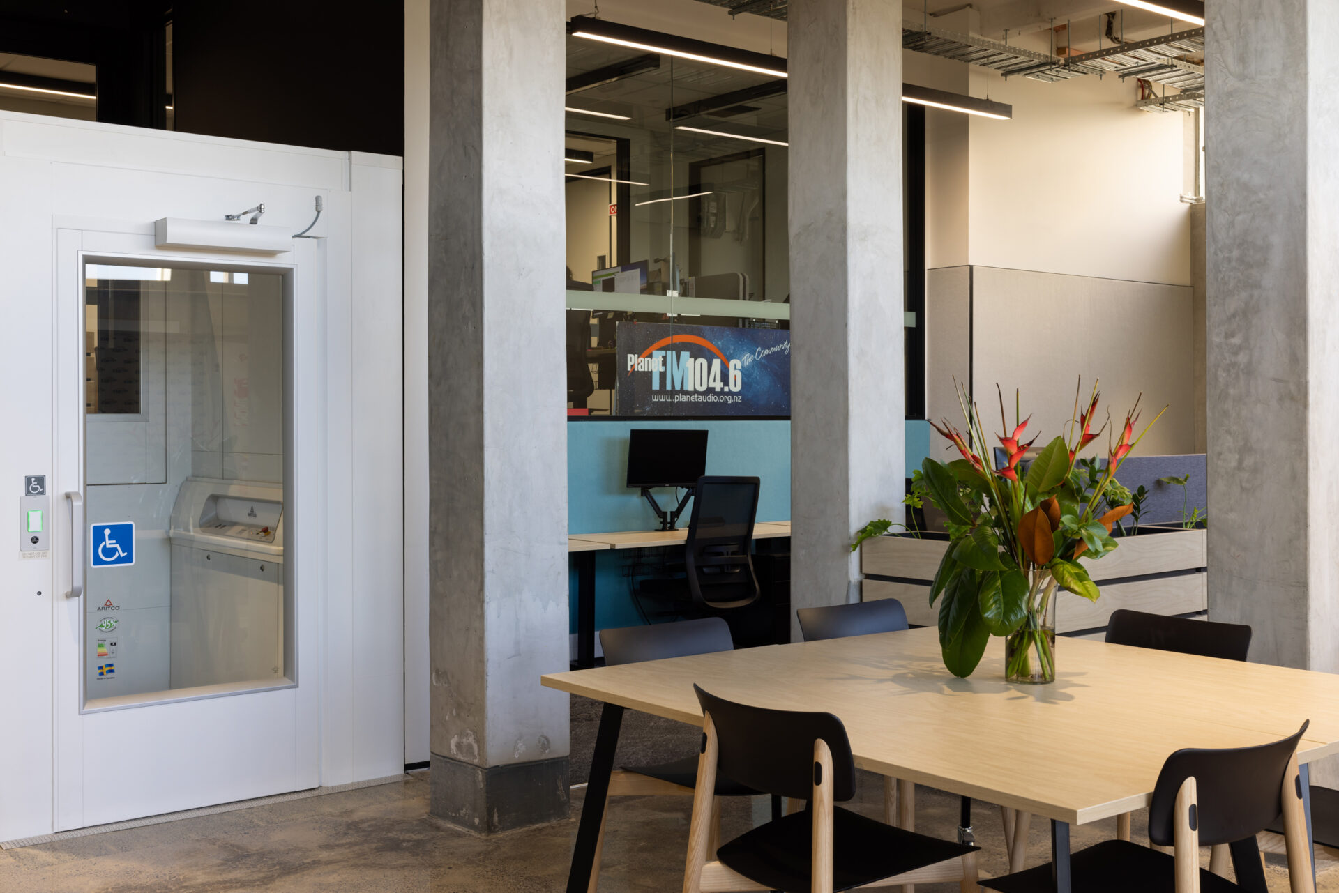 0C6A0381-20-1920x1281